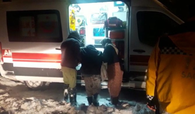 Yaşlı kadının ambulans hassasiyeti duygulandırdı