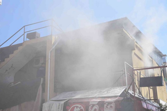 Antalya’da korkutan ev yangını