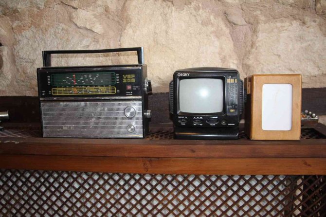 Antika tutkusu sayesinde işlettiği kafe müzeye döndü