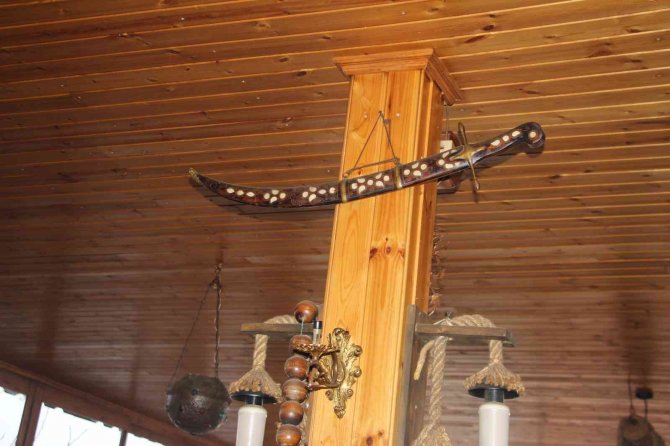 Antika tutkusu sayesinde işlettiği kafe müzeye döndü