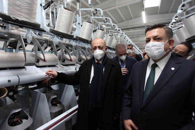 Bakan Bilgin işçilerle yemek sırasına girdi