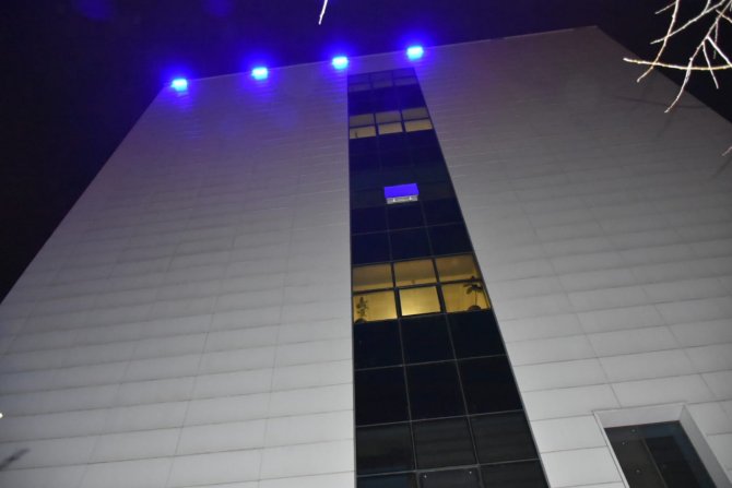 ’Dershaneye gidiyorum’ diye evden çıkan genç kız hastane çatısından atladı