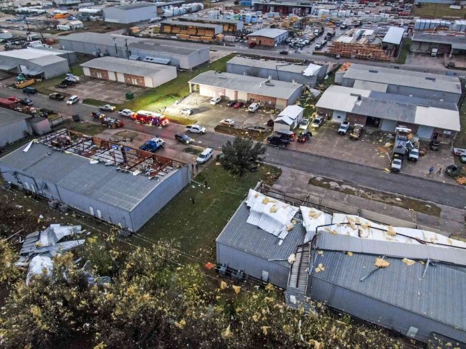 Dev hortum ortalığı savaş alanına çevirdi