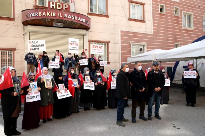 Karaciğerini taşıdığı oğlu için evlat nöbetinde