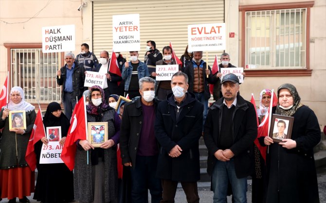 Karaciğerini taşıdığı oğlu için evlat nöbetinde