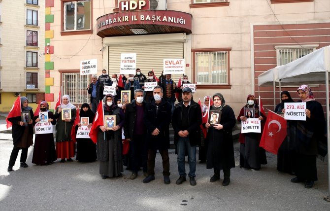 Karaciğerini taşıdığı oğlu için evlat nöbetinde