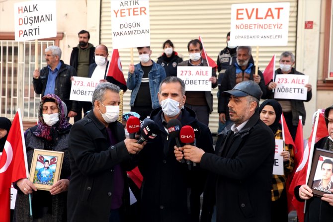 Karaciğerini taşıdığı oğlu için evlat nöbetinde