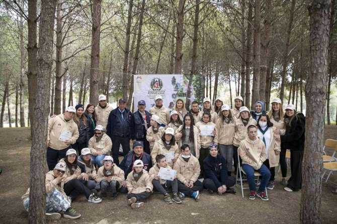Down sendromlu çocuklar,  gönüllerince eğlendi