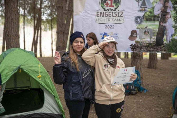 Down sendromlu çocuklar,  gönüllerince eğlendi