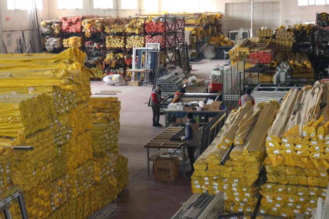 Hem eğitim alıyor hem de para kazanıyorlar