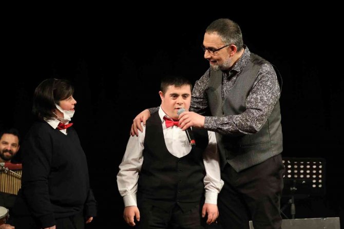 İbrahim Sadri şiirleri Gaziantep’te seslendirdi