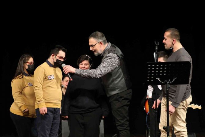 İbrahim Sadri şiirleri Gaziantep’te seslendirdi