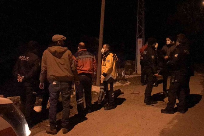 İntihara kalkışan üniversite öğrencisi genç kızı polis ekipleri ikna etti