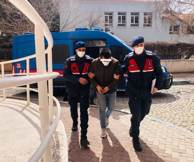 İzmir’de hırsızlara göz açtırmayan jandarma 5 kişiyi yakaladı