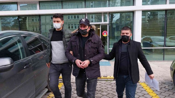 Karısına bıçak ve makasla saldıran koca tutuklandı