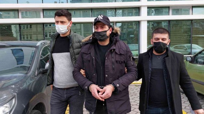 Karısına bıçak ve makasla saldıran koca tutuklandı