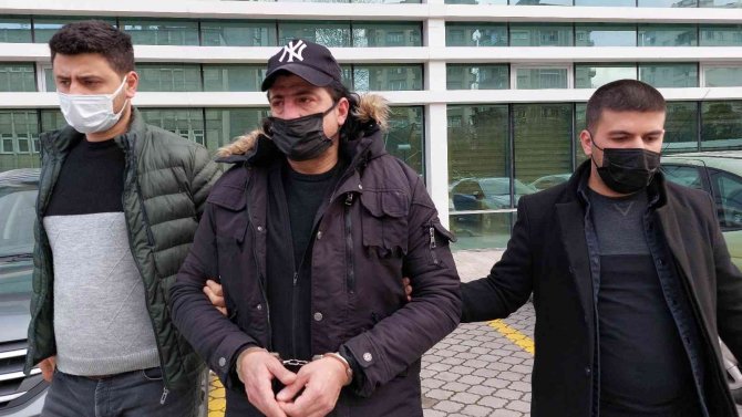 Karısına bıçak ve makasla saldıran koca tutuklandı