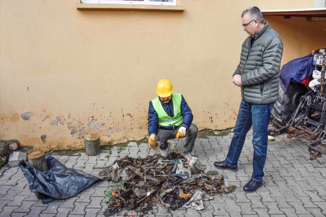 "Leylek Köyü" yuvalarında bahar temizliği