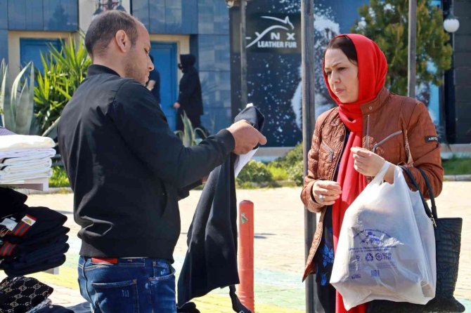 Nevruz Bayramı’nda Antalya’ya akın eden İranlılar, soluğu beş yıldızlı sokak pazarında alıyor