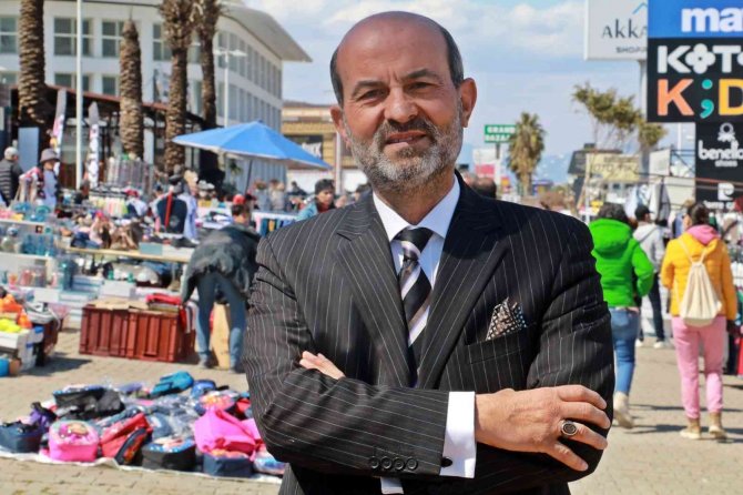 Nevruz Bayramı’nda Antalya’ya akın eden İranlılar, soluğu beş yıldızlı sokak pazarında alıyor