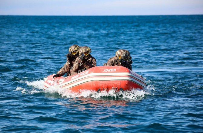 Özel Harekat polisinden gururlandıran klip