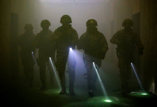 Özel Harekat polisinden gururlandıran klip