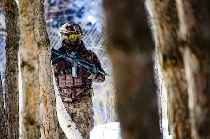 Özel Harekat polisinden gururlandıran klip