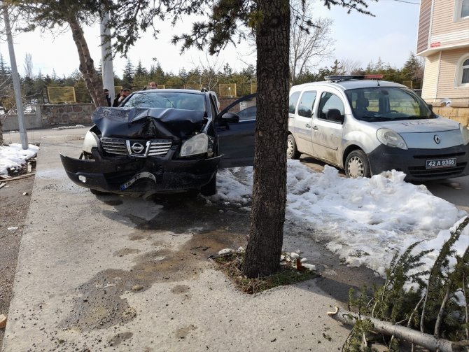 Konya'da polisin "dur" ihtarına uymayan sürücü kaza yaptı
