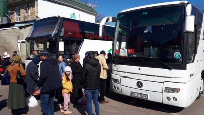 Ukrayna’nın Mıkolayiv kentindeki Ahıska Türkleri tahliye edildi