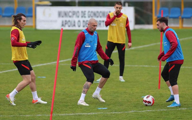 A Milliler, Portekiz önünde tur kovalıyor