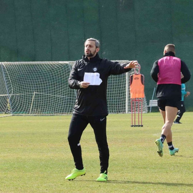 Altay’a teknik direktör dayanmıyor