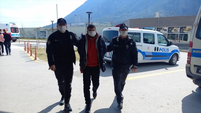 Güvenlik kamerasına yansıyan kavgada bıçaklanan kişi hastanede öldü