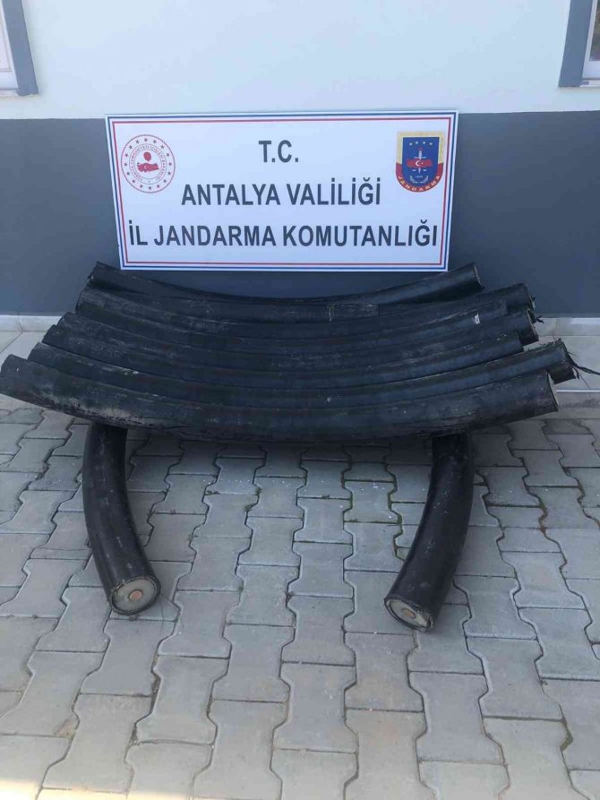 Hidroelektrik santralinden kablo çalan hırsızlar tutuklandı