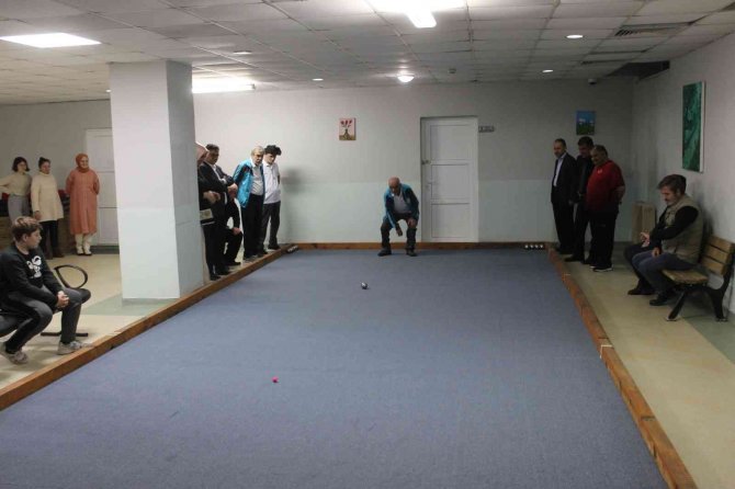 Huzurevi sakinleri bocce ile eğlendi
