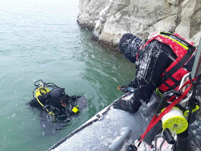 İntihar notu bırakarak ortadan kaybolmuştu, cansız bedeni gölde bulundu