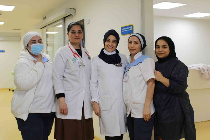 Minik  Ayaz dört elle hayata sarıldı