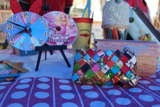 Minikler geri dönüşüm malzemelerine hünerlerini işledi