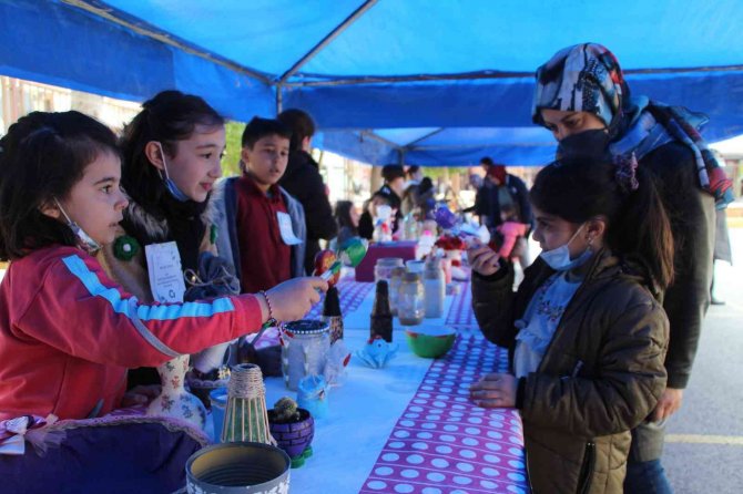 Minikler geri dönüşüm malzemelerine hünerlerini işledi
