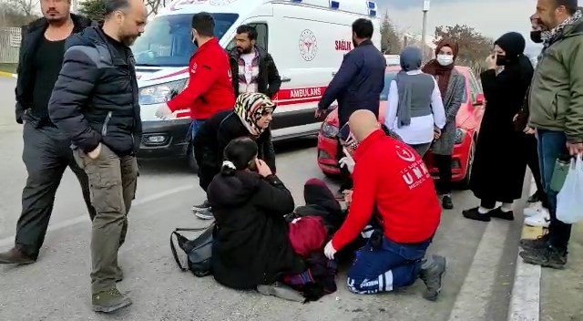 Otomobilin çarptığı kadın yaralandı
