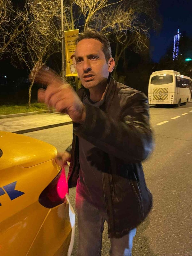 Taksici ile yolcular arasında tartışma: “Beğenmiyorsan inersin”
