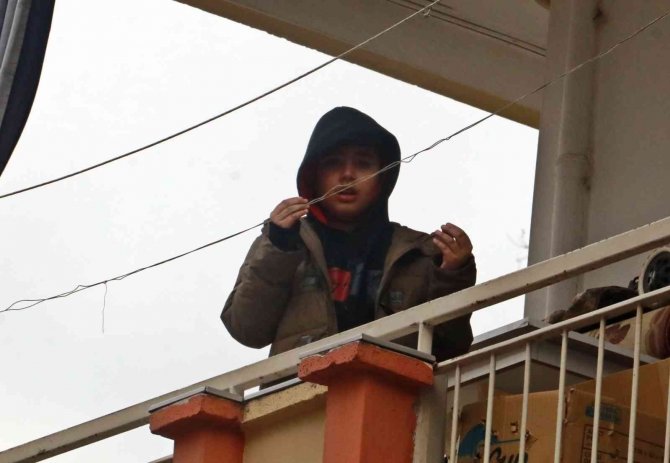 Yangında mahsur kaldığı balkonda gözyaşlarıyla dua eden küçük Deniz: “Bildiğim tüm duaları okudum”