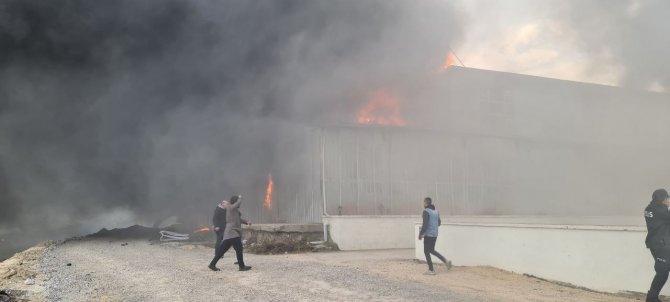 Yedek parça deposunda korkutan yangın
