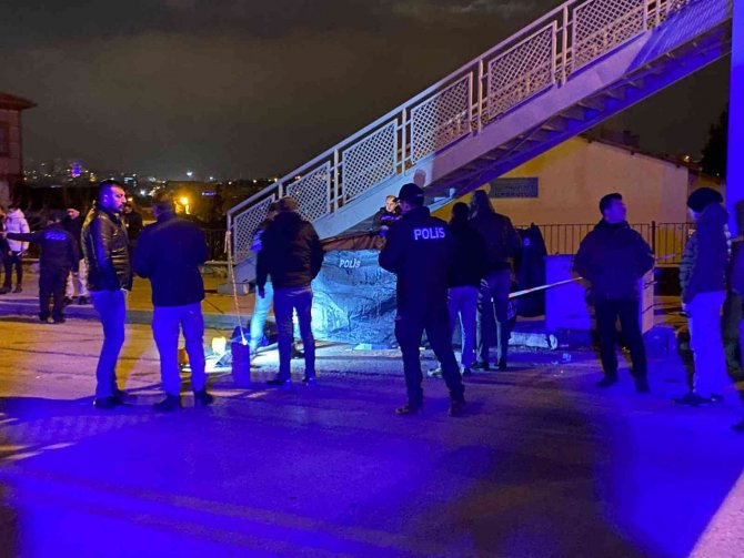 Yol kenarında erkek cesedi bulundu