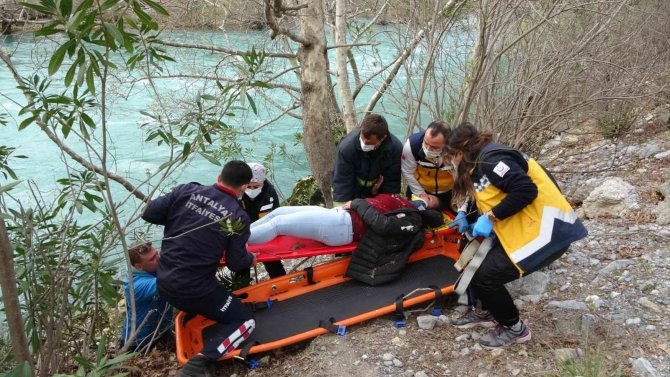 Alman turist ATV ile uçuruma yuvarlandı