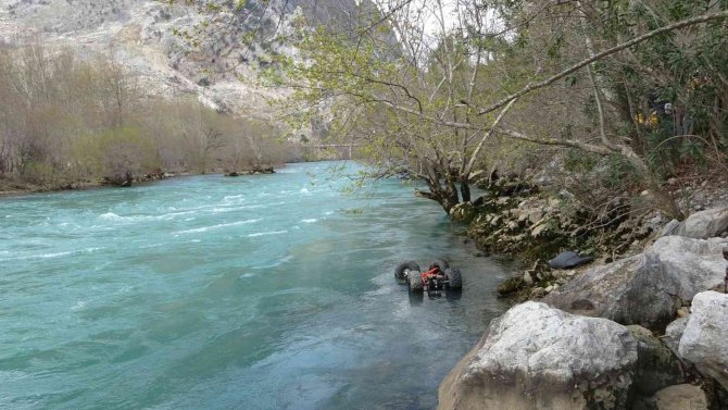 Alman turist ATV ile uçuruma yuvarlandı