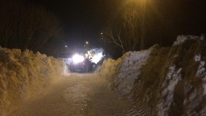 Ardahan-Şavşat karayolu ulaşıma kapandı: Bir ilçede okullar tatil edildi