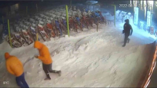 Ayı ile böyle göz göze geldiler