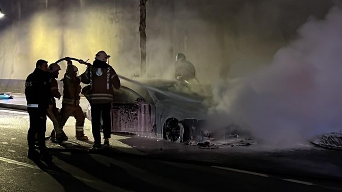 Beşiktaş’ta olaylı gece: Lüks aracının yandığını görünce önce ağladı, sonra kavga etti