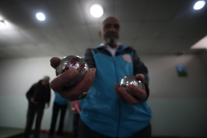 Huzurevi sakinleri tiyatro ve sporla sosyalleşiyor