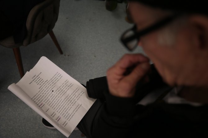 Huzurevi sakinleri tiyatro ve sporla sosyalleşiyor